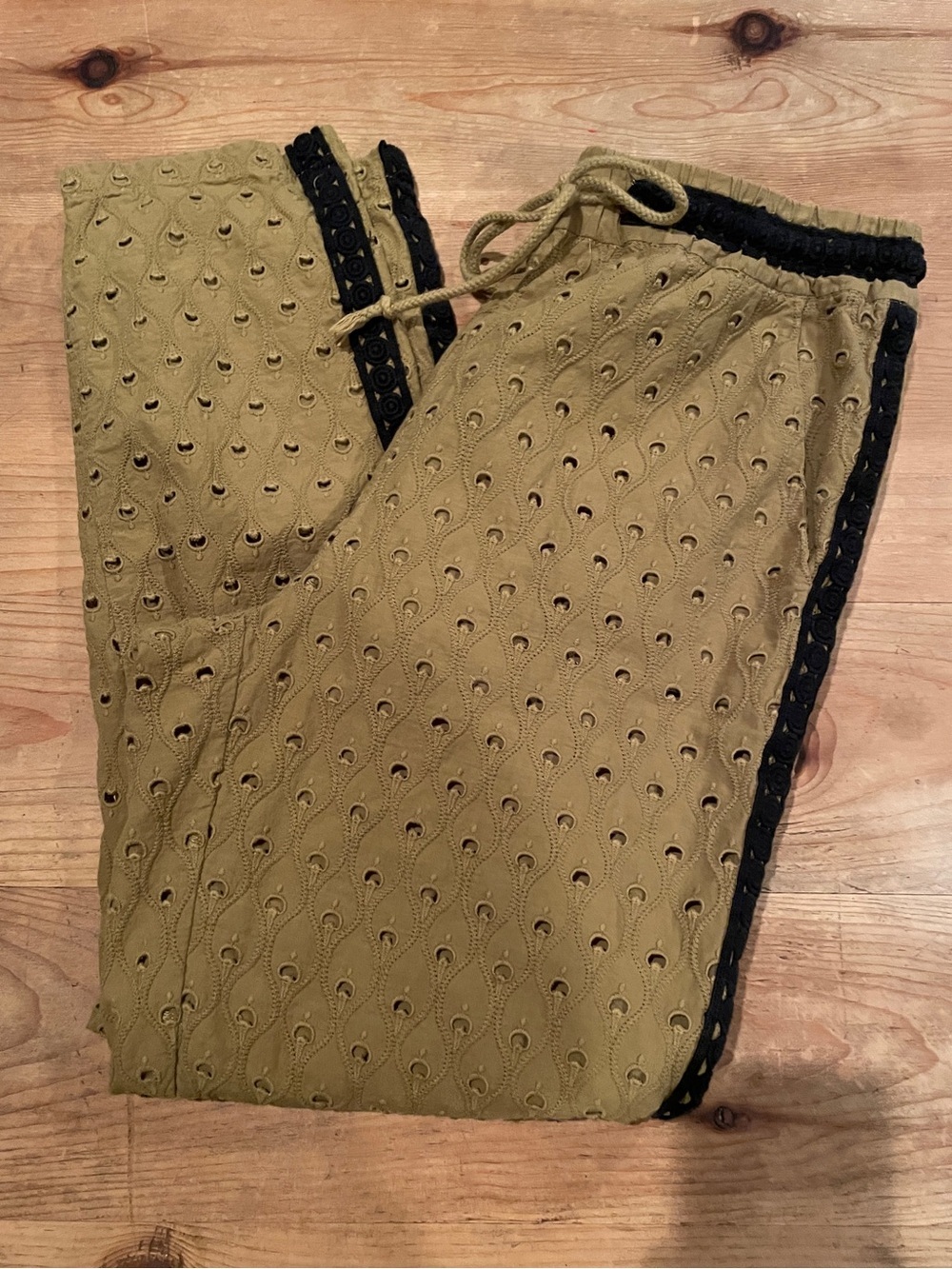 Anthropologie 💯 cottonOlive Green Striped Eyelet Joggers Casual Feminine XS